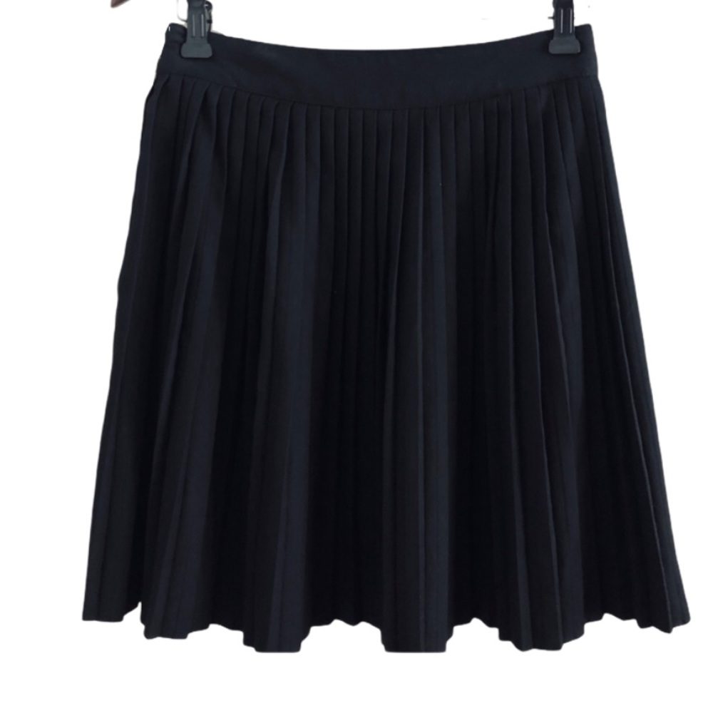 H&M pleated midi  black skirt great condition